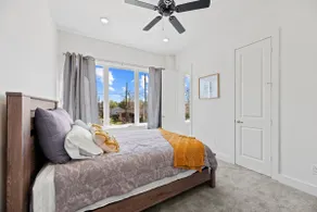 2 story | 3BR | Gated w/ backyard | Sleeps 7 - Image 5