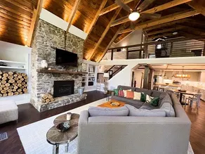 Caddies Creekside Lodge - Image 2