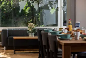 J87 Garden, Elegant,Ground Floor, Parking, Laundry - Image 3