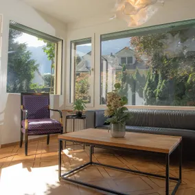 J87 Garden, Elegant,Ground Floor, Parking, Laundry - Image 2