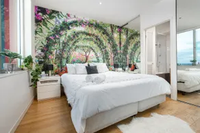 CITY + MCG 4+ BEDROOMS 2+ BATH, VIEWS-SLEEPS 8-10 - Image 3