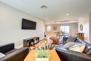Appealing Renovated Home in Houston Spring Branch - Image 3