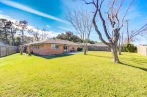 Appealing Renovated Home in Houston Spring Branch - Image 2