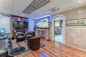 Modern Studio Close to Popular Pittsburgh Sights - Image 2