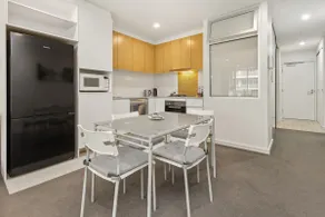 Morphett Lights- 1 Bdrm Sleeps 1-4 Parking Pool - Image 4