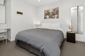 Morphett Lights- 1 Bdrm Sleeps 1-4 Parking Pool - Image 2