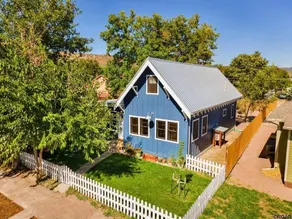 Blossom Availability-Cozy Blue House on Barr - Image 5