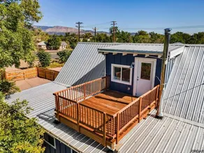 Cozy Blue House on Barr - Image 4