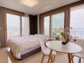 Heaven_23rd Floor Ocean & Mountain View/Sokcho Eye View/Netflix - Image 2