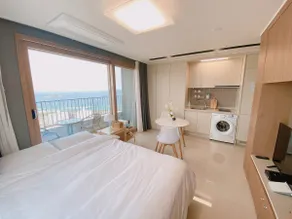 Heaven_23rd Floor Ocean & Mountain View/Sokcho Eye View/Netflix - Image 3