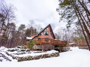 Cozy Cedar Chalet with Heated Pool - Image 2