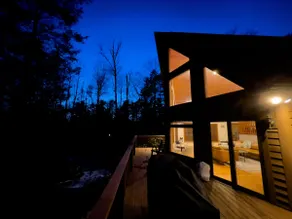 Cozy Cedar Chalet with Heated Pool - Image 4