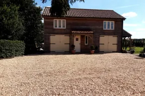 Entire guest suite & garden in village with a pub! - Image 4