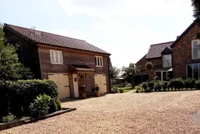 Entire guest suite & garden in village with a pub! - Image 3