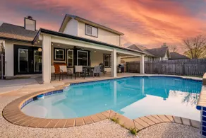 Private Pool/Yard - Spacious, Clean 3 Bdrm Home - Image 5