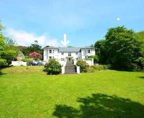 Stylish 2 bed cottage with indoor and outdoor pool - Image 3