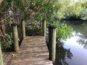 Key West feel steps from Historic downtown Stuart! - Image 3