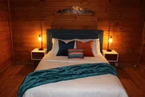Cedar Cabin With Stunning View Sleeps 4+ - Image 2