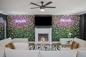Queen's Landing Luxe New Glam Home in Dallas - Image 3