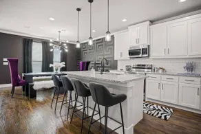 Queen's Landing Luxe New Glam Home in Dallas - Image 5