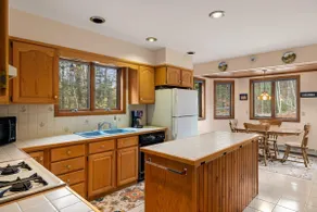 Hidden Stowe Gem:  Spacious Home on 100 Acres under 20 min drive to Stowe Mt. - Image 3