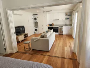 Luxe studio in downtown Lennox - Image 2