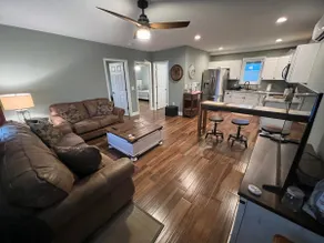 Quaint cottage house, 2 bedroom 1 bath w/kitchen - Image 4