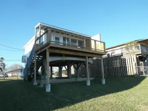 Little Coastal Cabin in Palacios, TX - Image 5
