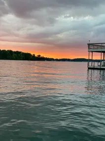 Stunning Lake Chalet close to Margaritaville & Aqualand - Image 5