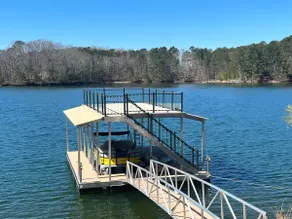 Stunning Lake Chalet close to Margaritaville & Aqualand - Image 4