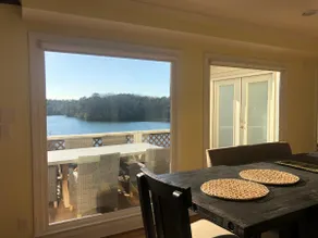 Stunning Lake Chalet close to Margaritaville & Aqualand - Image 2