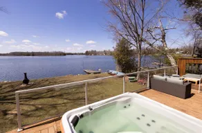 Waterfront 4 Bedroom Cottage - Tree House & Hottub - Image 3