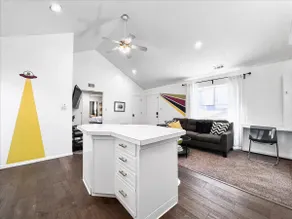Secluded Retreat in the City with 2 Bedroom - Image 5