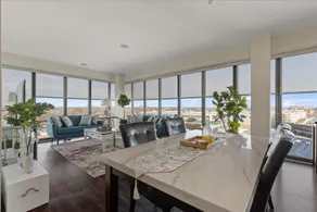 \"Bliss of Evanston\" 180°view, 2BDR +2Bath UrbanLux - Image 3