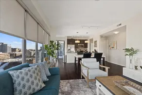 \"Bliss of Evanston\" 180°view, 2BDR +2Bath UrbanLux - Image 2