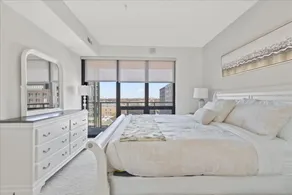 \"Bliss of Evanston\" 180°view, 2BDR +2Bath UrbanLux - Image 4