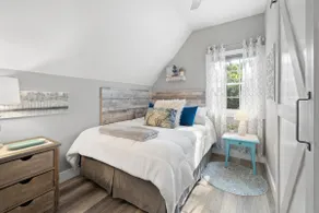 Cozy & Convenient Loft on Lakeshore LKN 1-Bed - Image 4