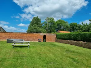 Traditional Farmhouse - With a large walled garden - Image 4