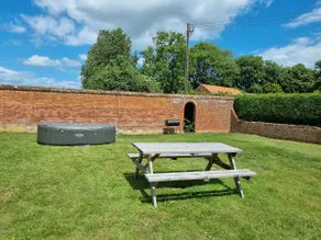 Traditional Farmhouse - With a large walled garden - Image 3
