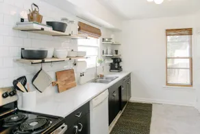 Downtown & Campus★ Wifi★ W/D★ Netflix★ 2Br/1Ba★ - Image 3