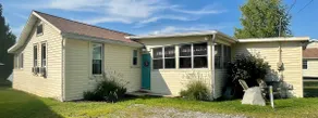 Cozy beachfront 3 bedroom cottage getaway. - Image 3