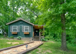 Cottage of Eden. Bourbon Trail Stay in Shelby Co. - Image 2