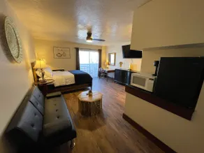 Welcome To The New Kanab Lodge Suite 23 - Image 4