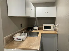 Private access, one bedroom, one living room, one bathroom, one kitchen 1B1B - Image 3