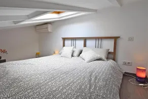 SUPERB 2P MEZZANINE IN THE HEART OF OLD ANTIBES - Image 5