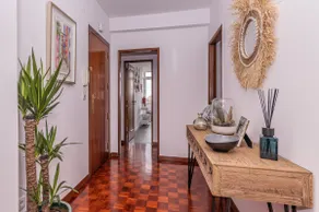 Cozy 3 bedroom apartment in front of the subway - Image 2