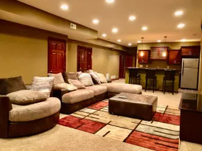 3,300sqft home:4BR/3.5BA/2 king beds/office/w-bar - Image 3