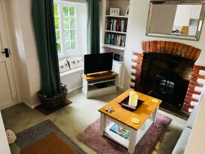 Cosy Cotswold Mews Cottage In Central Cirencester - Image 3