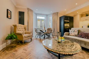 WOW! Spacious 3-bedroom flat perfectly located - Image 2