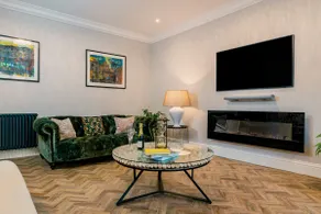 WOW! Spacious 3-bedroom flat perfectly located - Image 3